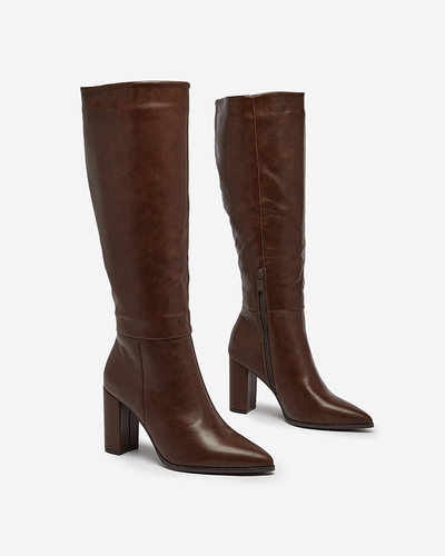 Royalfashion Dunkelbraune Damenstiefel auf einem Pfosten Vittesla