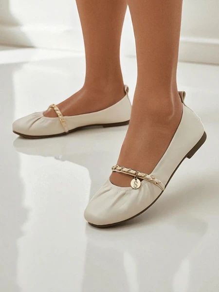 Damen Ballerinas Aelia beige aus Öko-Leder mit dekorativer Kette ITALIA