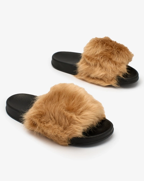 Бежеві жіночі шльопанці з хутром Danita