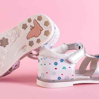 Weiß-silberne Mädchensandalen mit Laluna-Dekor - Schuhe