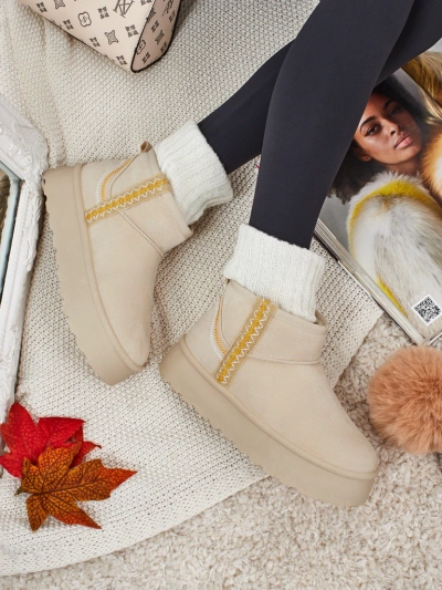 Kurze Damenstiefel a'la Schneestiefel Pravel