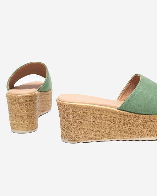 Зелені жіночі шльопанці на танкетці Bralissa