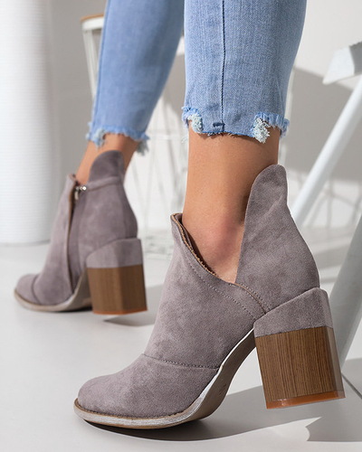 Hellgraue Damenstiefeletten mit Cintura-Ausschnitten - Schuhe
