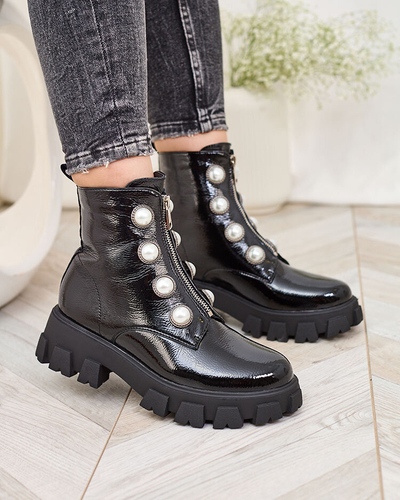 Royalfashion Schwarzer Damenstiefel aus lackiertem Perlmutt Asiciu