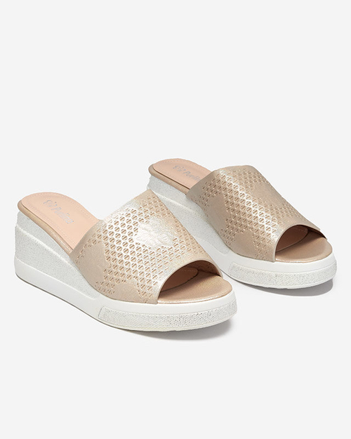 Блискучі жіночі бежеві тапочки Amuki-Shoes