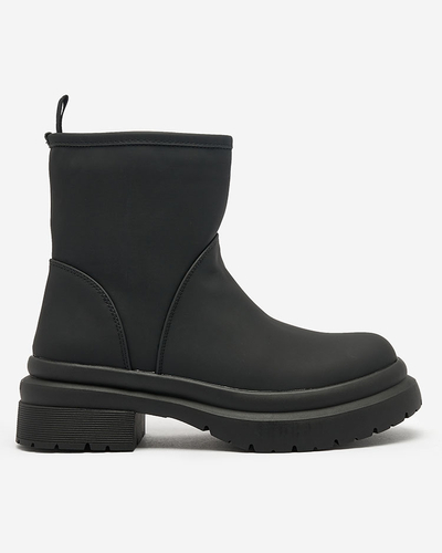 Royalfashion Schwarze matte Damenstiefel mit dickerer Sohle Holeopi