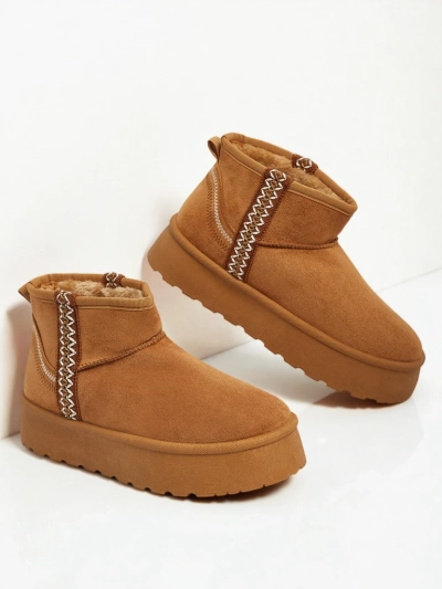 Kurze Damenstiefel a'la Schneestiefel Pravel