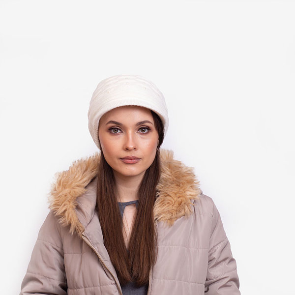 Weiße warme Damenmütze mit Perlen - Accessoires