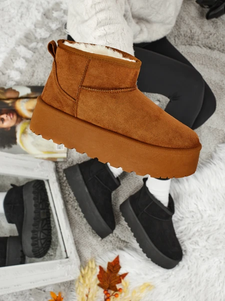 Kurze Damenstiefel a'la Schneestiefel Vespera