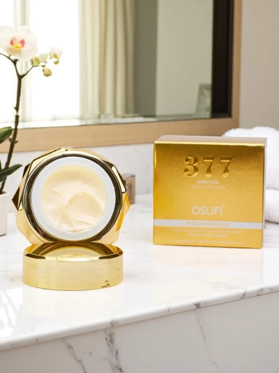 377 Aufhellende Gesichtscreme für einen gleichmäßigen Hautton