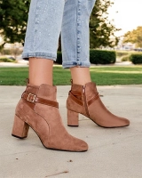 світло-коричневий