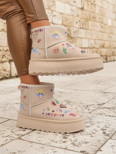 Gefütterte Callisto Angelico Stiefel mit Kinderzeichnungen auf Plateau Beige