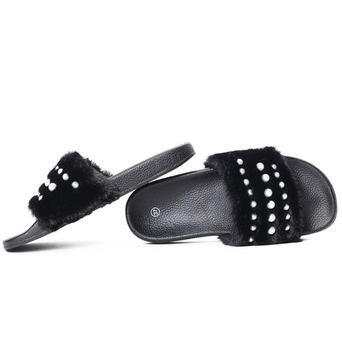 Czarne klapki z perełkami - Obuwie