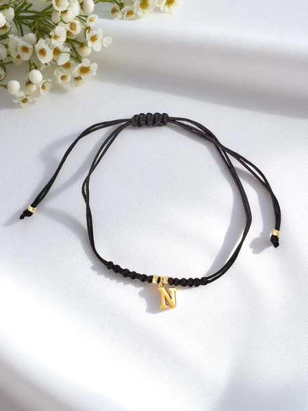 Damenarmband mit dem Buchstaben N