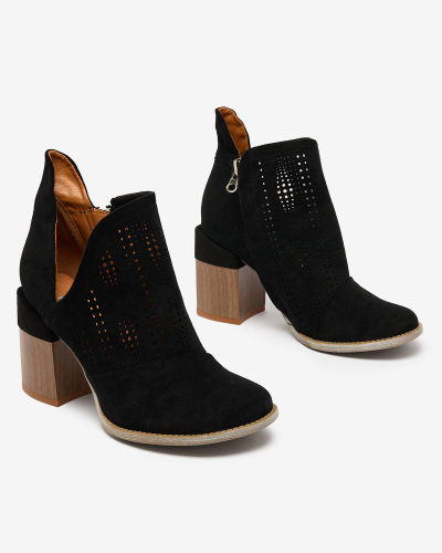 Royalfashion Durchbrochene Pfostenstiefel in schwarz Revivela