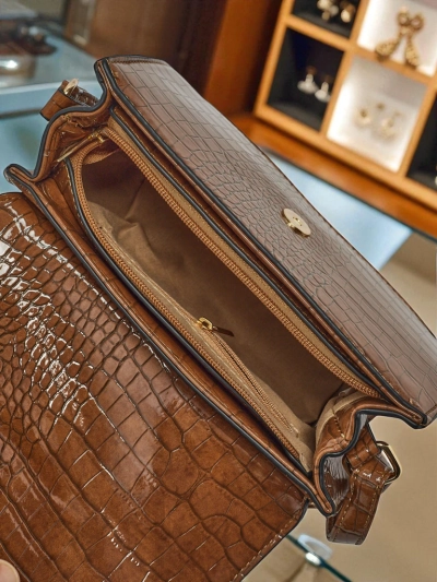 Lackierte kleine Damenhandtasche aus Öko-Leder Sable Mist