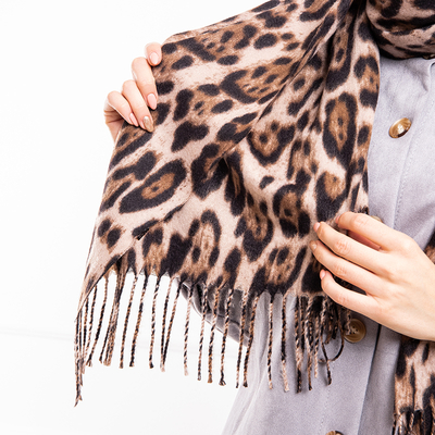 Gemusterter Schal in Beige mit Leopardenmuster - Accessoires