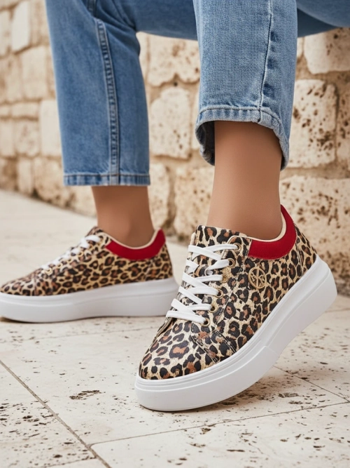 Royalfashion Жіночі перфоровані спортивні кросівки Leopess