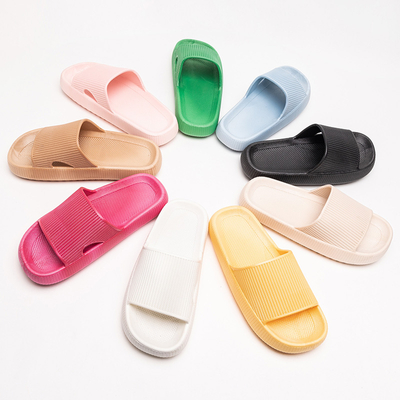 Blaue Gummipantoffeln mit Olinda-Prägung - Schuhe