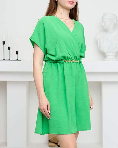 Grünes Damenkleid mit dekorativer Kette - Kleidung