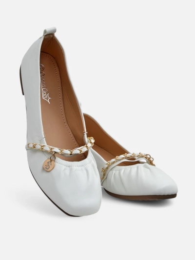 Weiße Damenballerinas Callista mit Kette – Öko-Leder, italienische Klassik