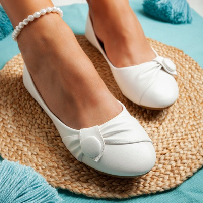 Балетки білого кольору з орнаментом Aero - Взуття 1