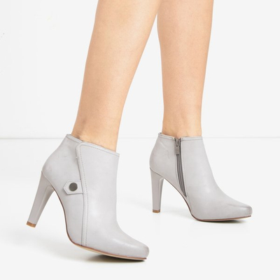 OUTLET Hellgraue Damenstiefel auf hohem Absatz Lotega - Schuhe