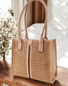 світло-коричневий || коричневий