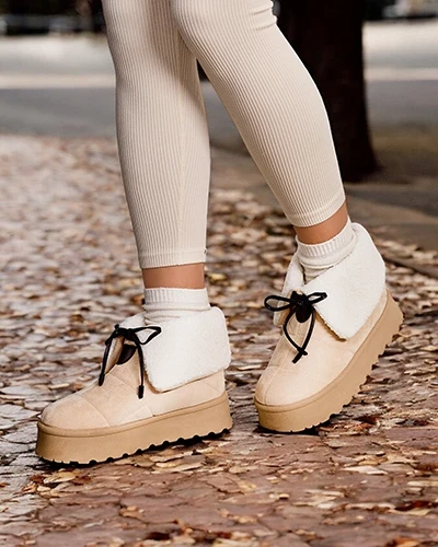 Royalfashion Damen Schnürstiefel mit Kunstleder- und Stoffmaterialkombination. Innen angenehm gefüttert mit Fell, zum Hineinschlüpfen. Perfekt für den Winter! 87654321 <p> DAMENSTIEFEL SCHNEESTI