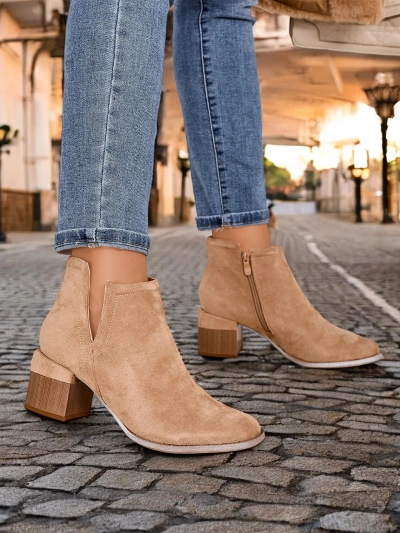 Hellbraune Damenstiefel mit Aussparungen Geransa - Footwear
