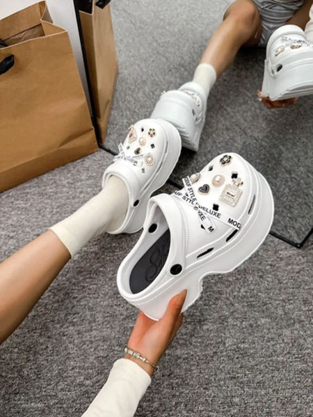 Royalfashion Damen Gummi Flip-Flops mit Dekorationen Dellos