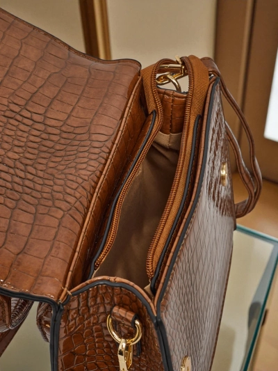 Lakierowana Mała damska torebka z eko skóry Veluna