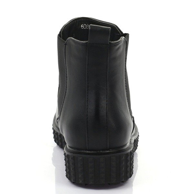 Czarne botki z tłoczeniem na podeszwie - Obuwie