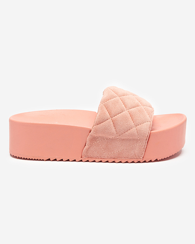 Рожеві стьобані шльопанці на платформі Koriner
