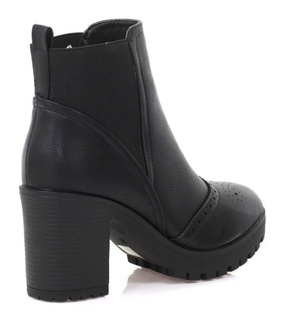 Czarne botki na słupku z ozdobnym noskiem     - Obuwie