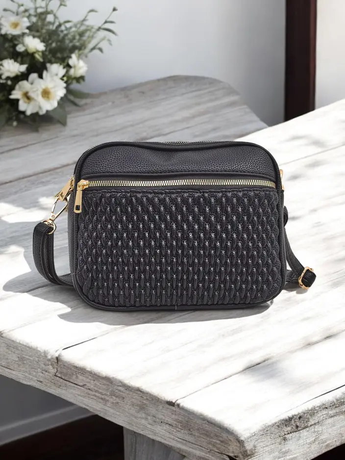 Royalfashion Kleine Handtasche für Frauen aus Eco-Leder mit 3 Fächern gepräst