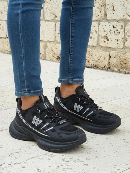 Damen Sportschuhe Royalfashion Hypatia schwarz mit flachem 5 cm Absatz