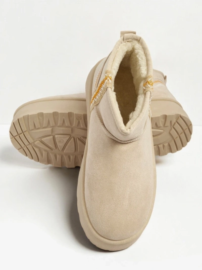 Kurze Damenstiefel a'la Schneestiefel Pravel