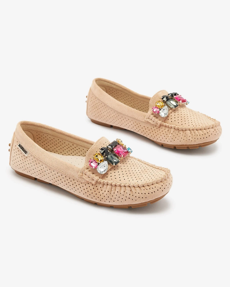 Hellbraune durchbrochene Damen Mokassins mit bunter Dekoration Aqitic - Schuhe