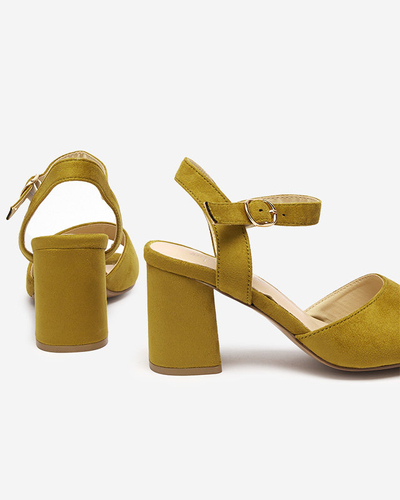 Grüne und gelbe Sandalen auf der Post Elga - Schuhe