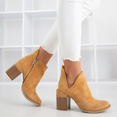 Hellbraune Damenstiefeletten mit Cintura-Ausschnitten - Schuhe 1