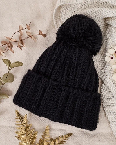 Royalfashion Damen gestrickte Mütze mit Bommel