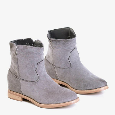Graue Stiefel a'la Cowboystiefel auf einem bedeckten Keil Terband - Schuhe