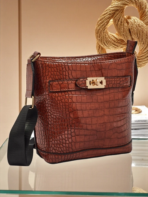 Лакована маленька жіноча сумочка з екошкіри Arlisse