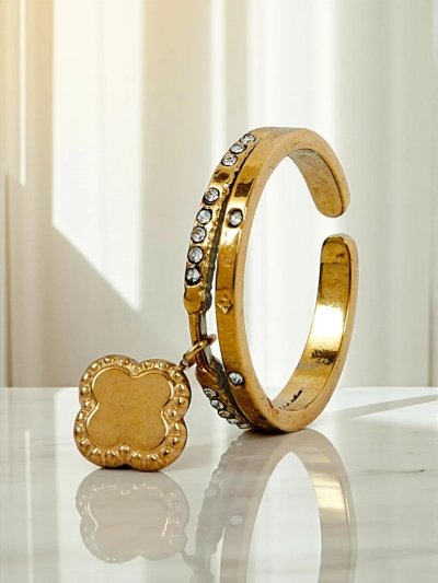 Dolce Vita Armreif-Armband mit dekorativen Charms