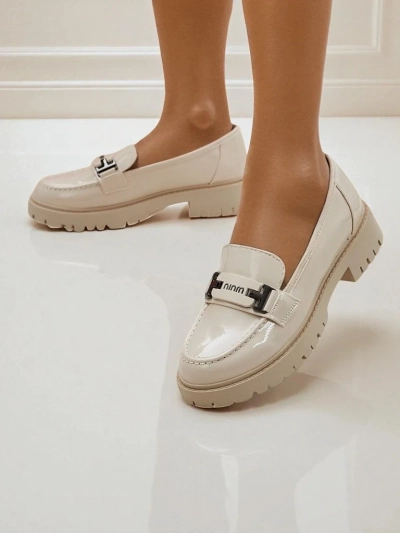 Жіночі лофери Atena бежеві з плоским каблуком з екологічної шкіри