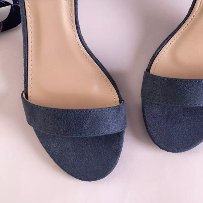 OUTLET Marineblaue Damensandalen auf der Anniet Post - Schuhe