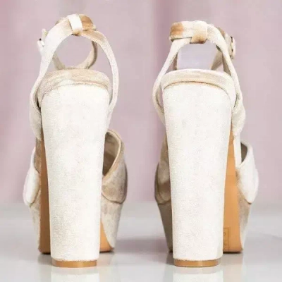 OUTLET Beige Sandalen auf einem Pfosten Scarrea - Footwear