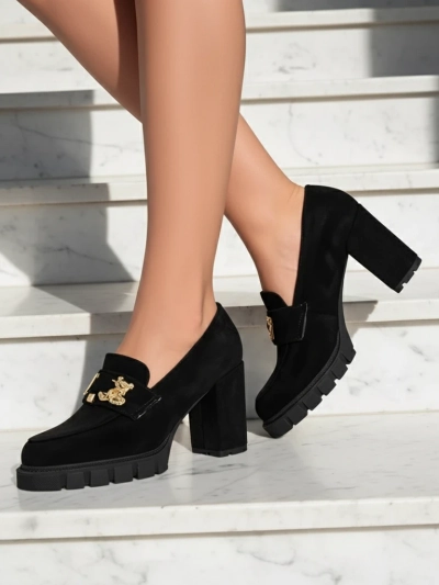 Atemberaubende schwarze Schuhe mit Blockabsatz aus Wildleder, elegant und modisch