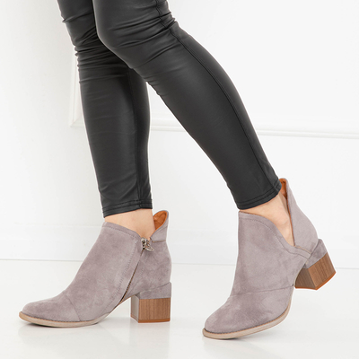 Graue isolierte Damenstiefel am Karela Pfosten - Schuhe